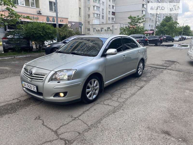 2008 toyota avensis