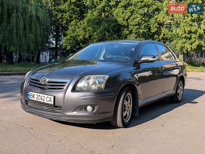 2008 toyota avensis