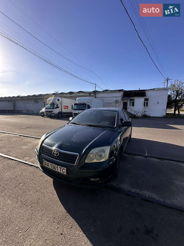 2003 toyota avensis