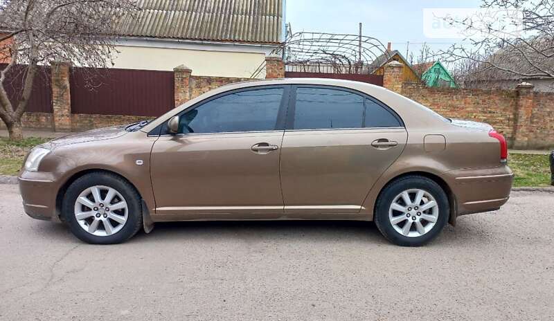 2003 toyota avensis