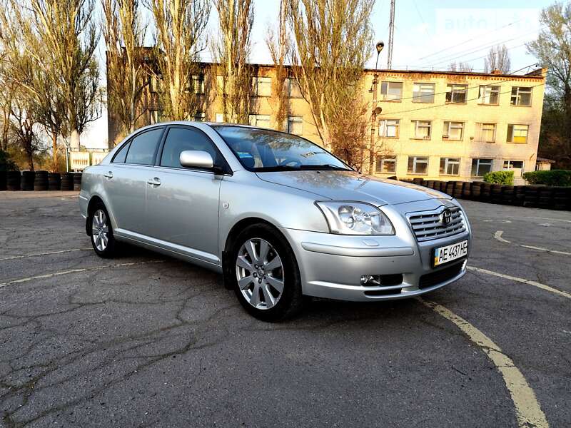 2003 toyota avensis