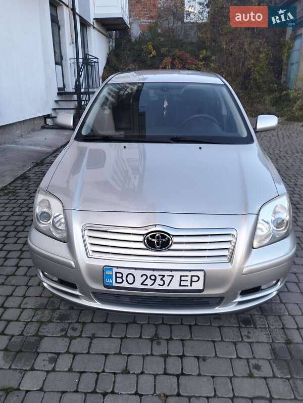 2004 toyota avensis