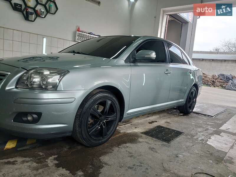 2008 toyota avensis