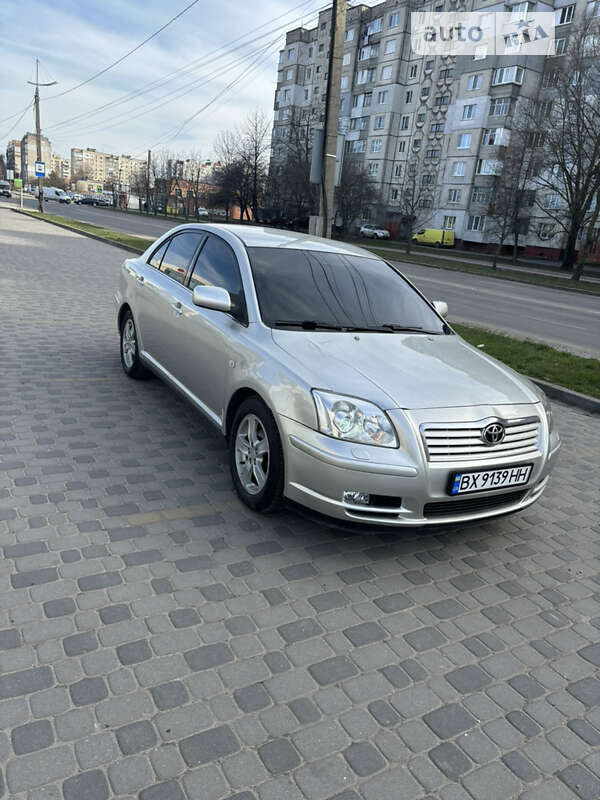 2003 toyota avensis
