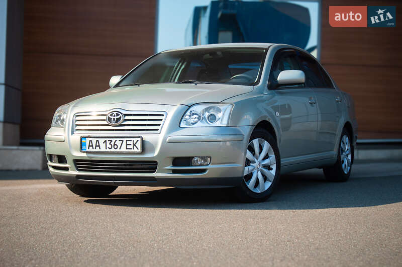2005 toyota avensis