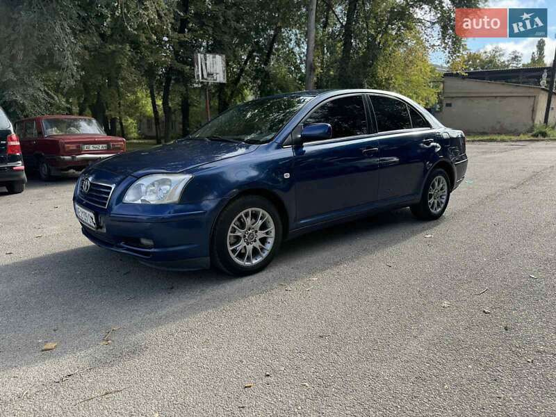 2005 toyota avensis