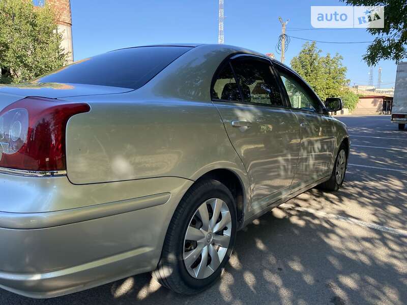 2007 toyota avensis