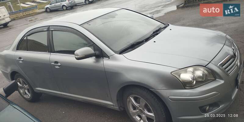 2008 toyota avensis