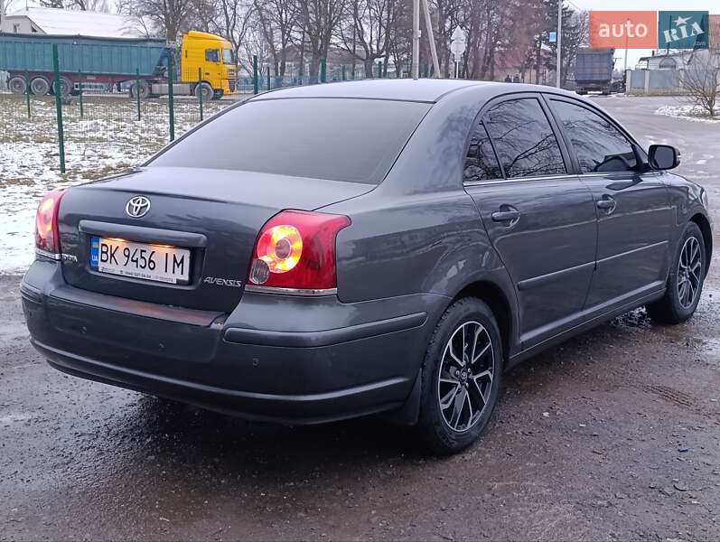 2008 toyota avensis