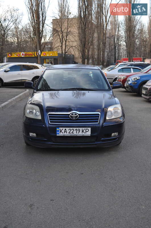2003 toyota avensis