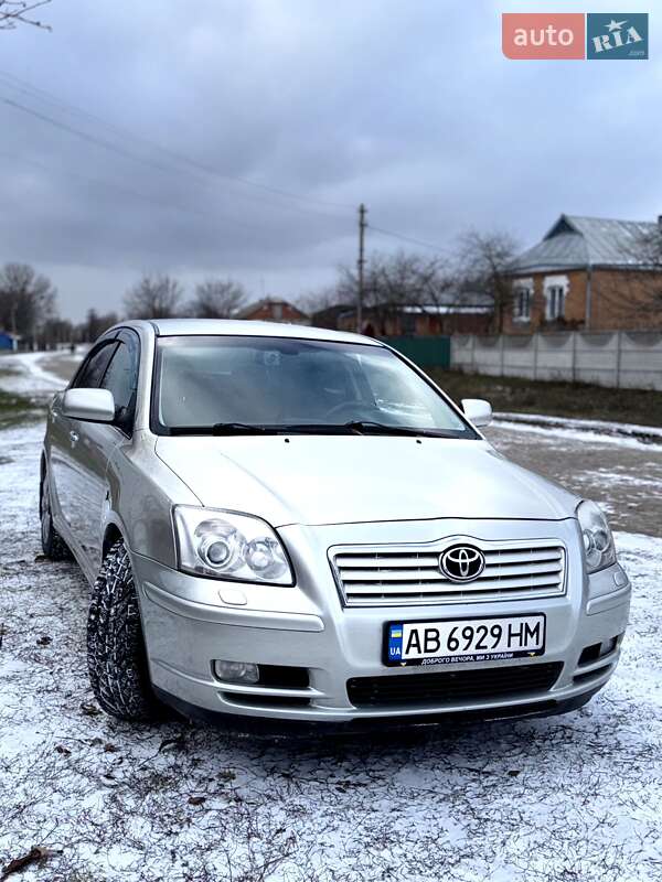 2003 toyota avensis
