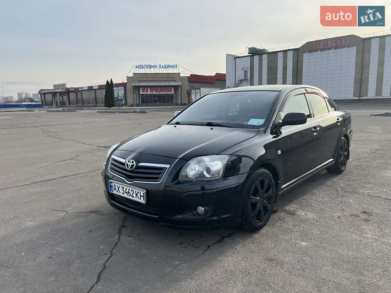 2004 toyota avensis
