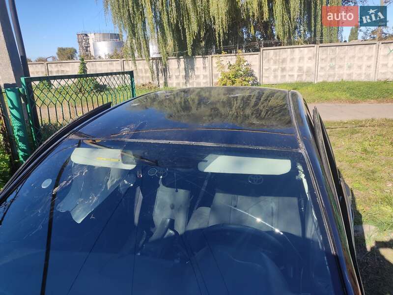 2004 toyota avensis