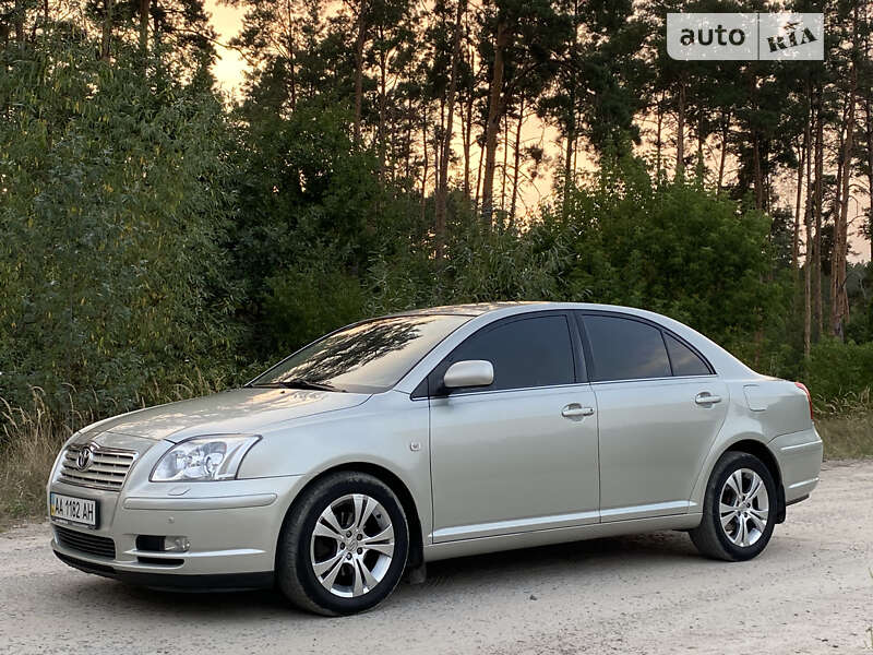 2004 toyota avensis