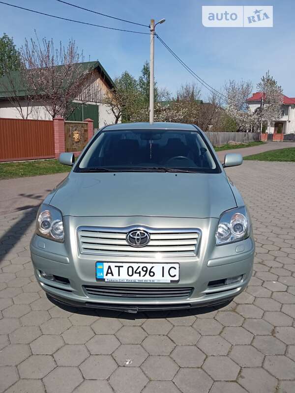 2005 toyota avensis