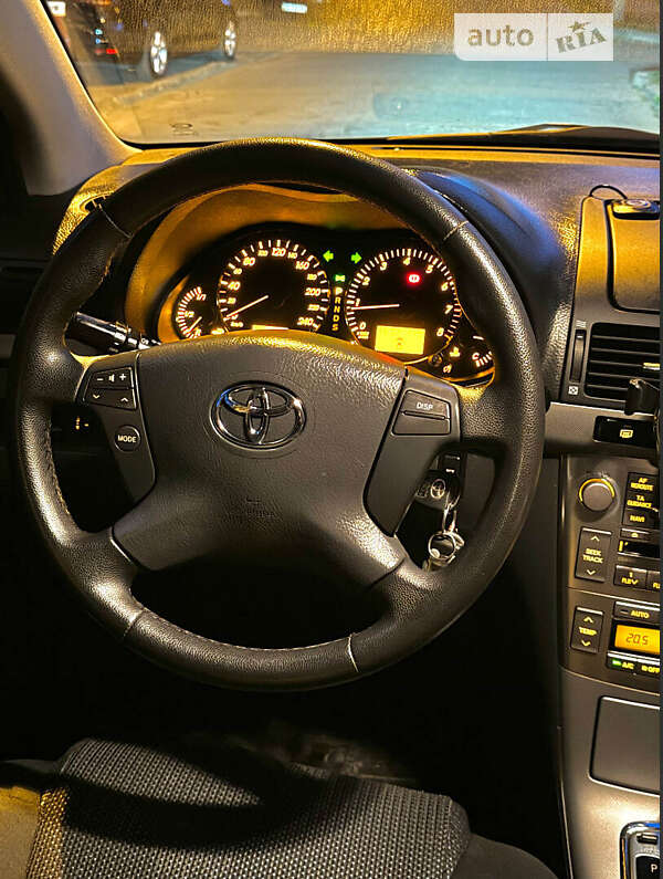 2008 toyota avensis