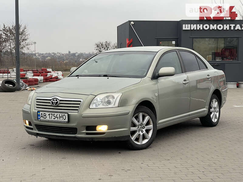 2004 toyota avensis