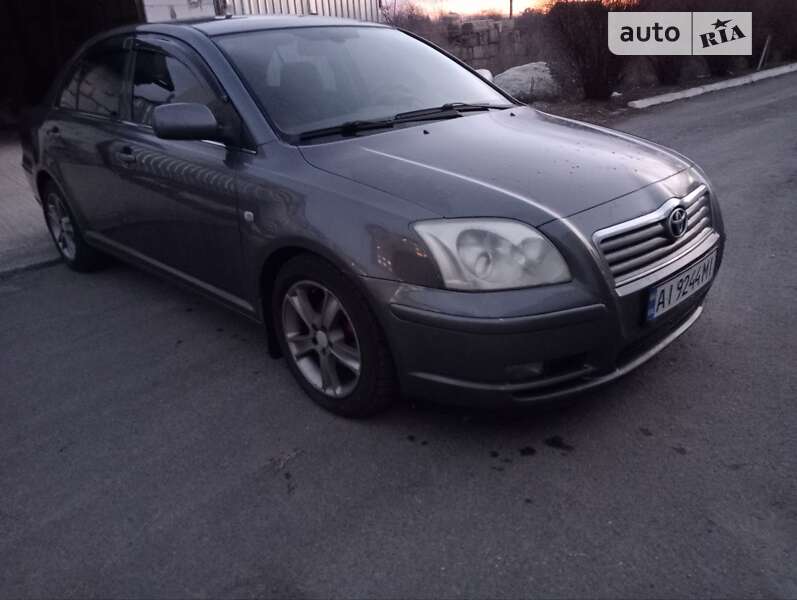 2005 toyota avensis