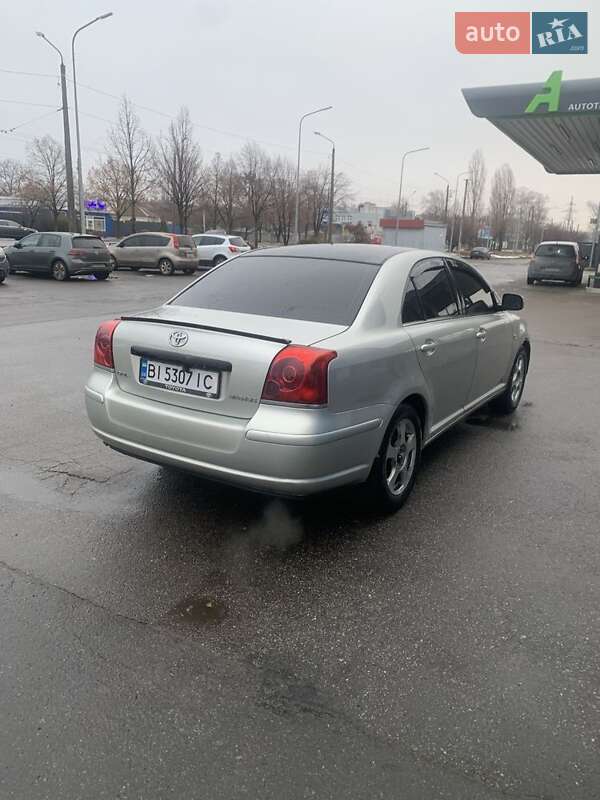 2005 toyota avensis