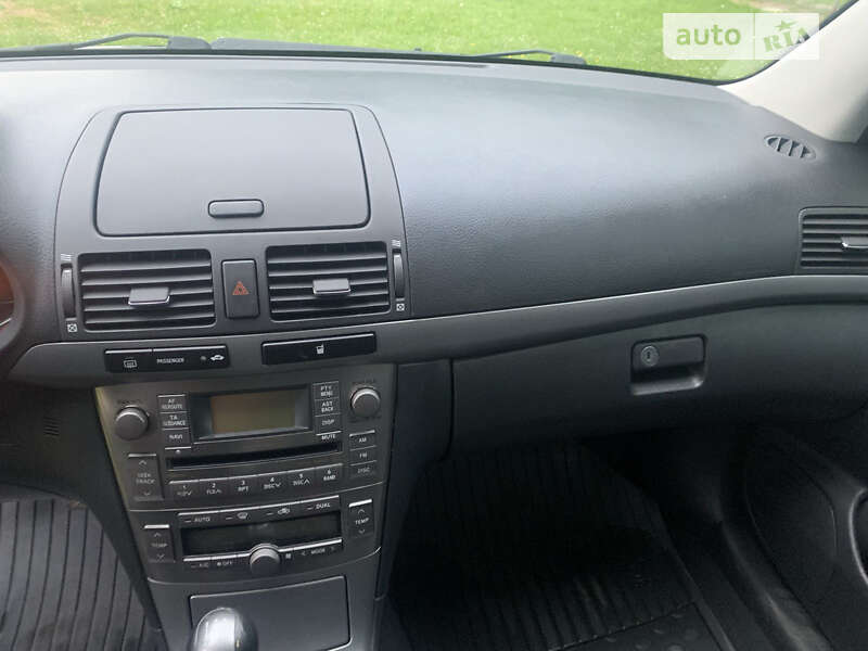 2008 toyota avensis