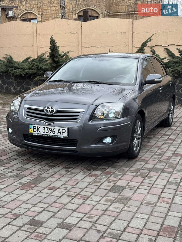 2008 toyota avensis