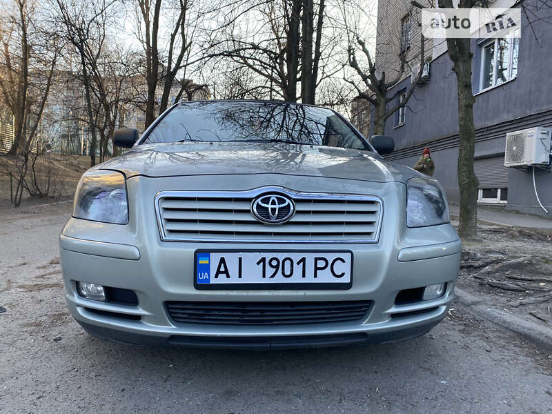 2003 toyota avensis