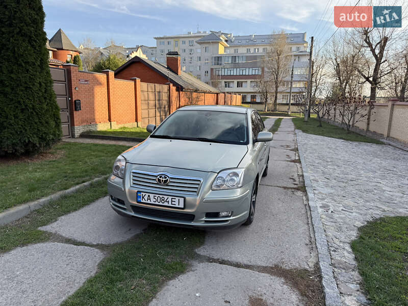 2003 toyota avensis