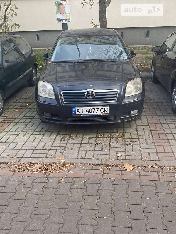 2004 toyota avensis