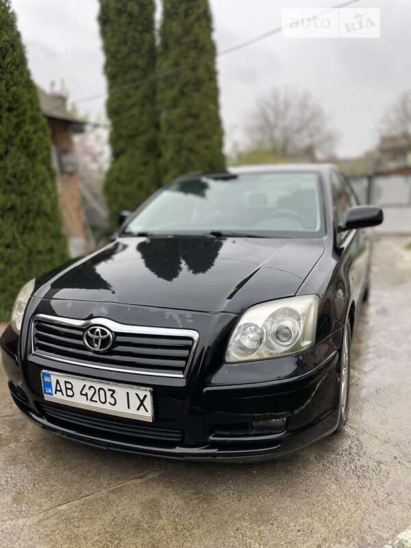 2004 toyota avensis