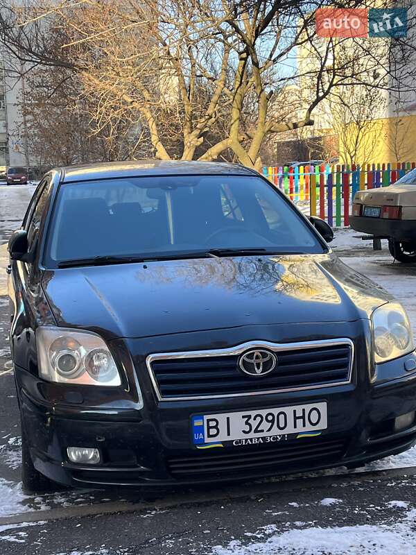 2004 toyota avensis