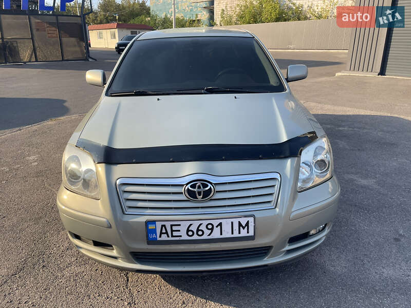 2005 toyota avensis