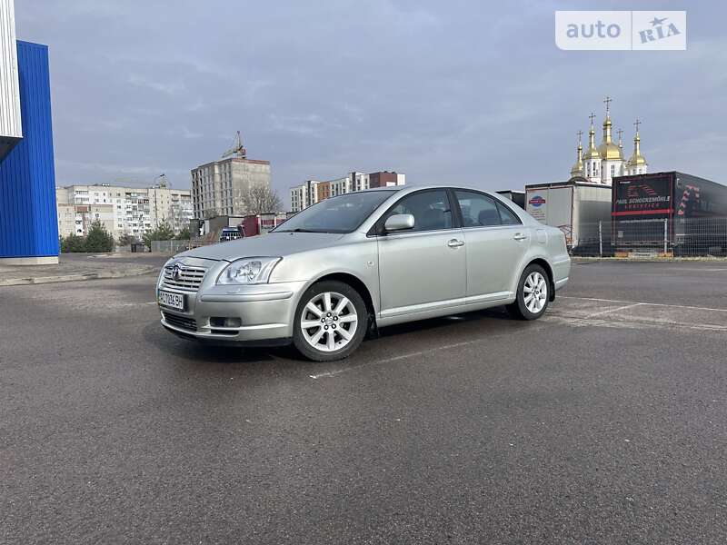 2005 toyota avensis