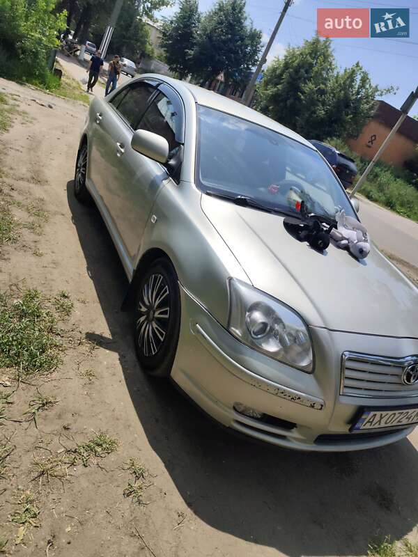 2006 toyota avensis