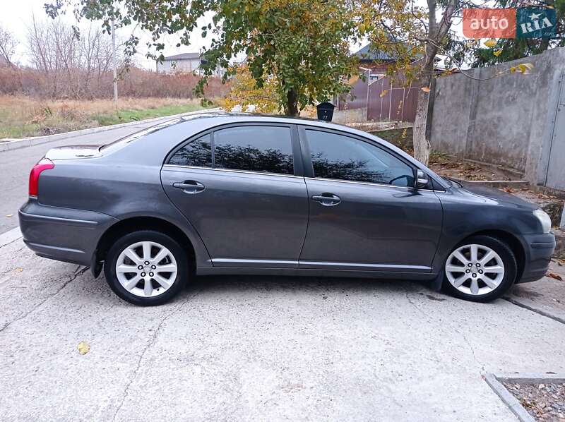 2008 toyota avensis