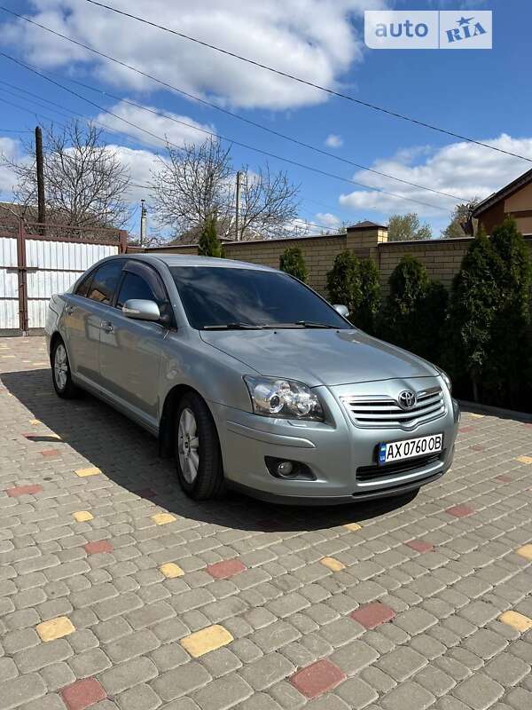2008 toyota avensis