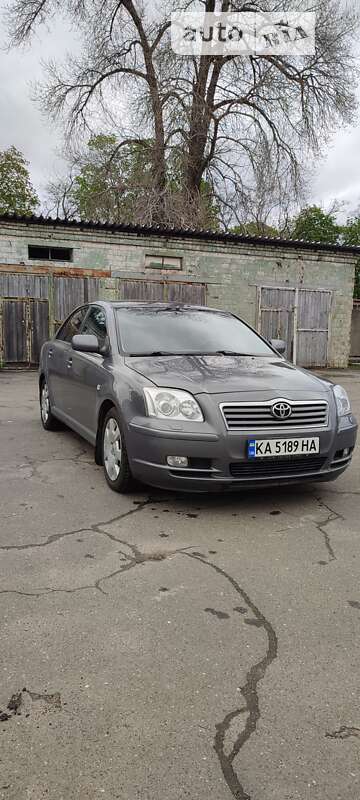 2003 toyota avensis