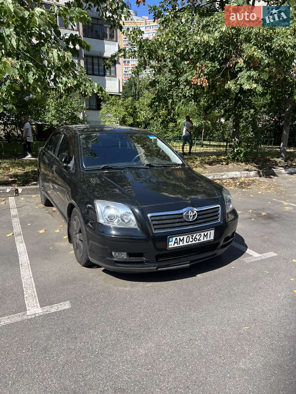 2004 toyota avensis