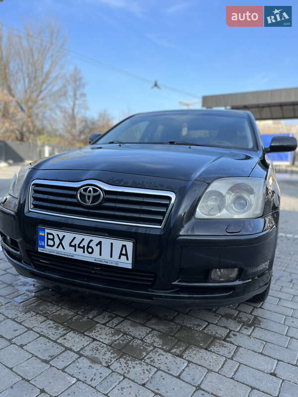 2005 toyota avensis