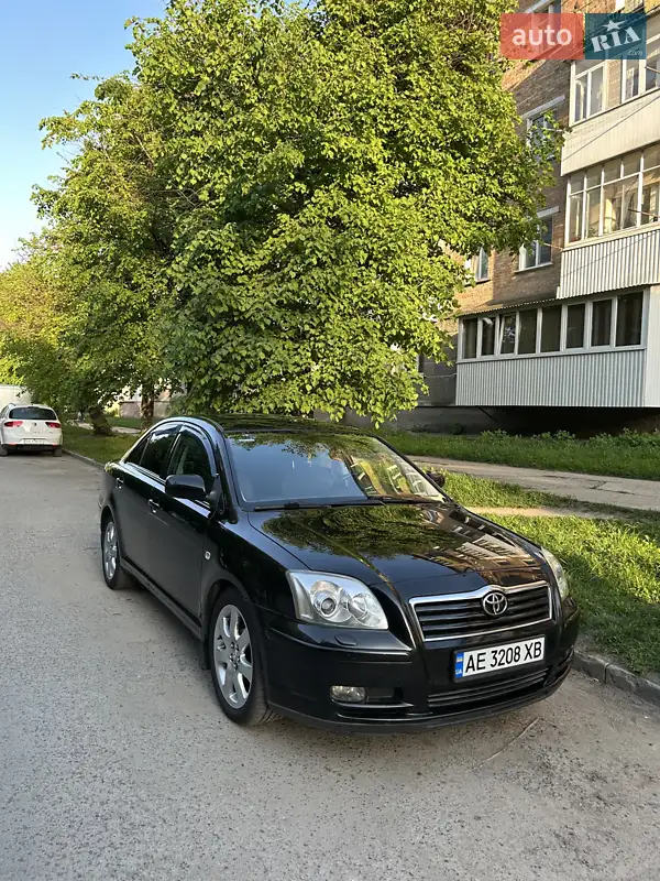 2005 toyota avensis