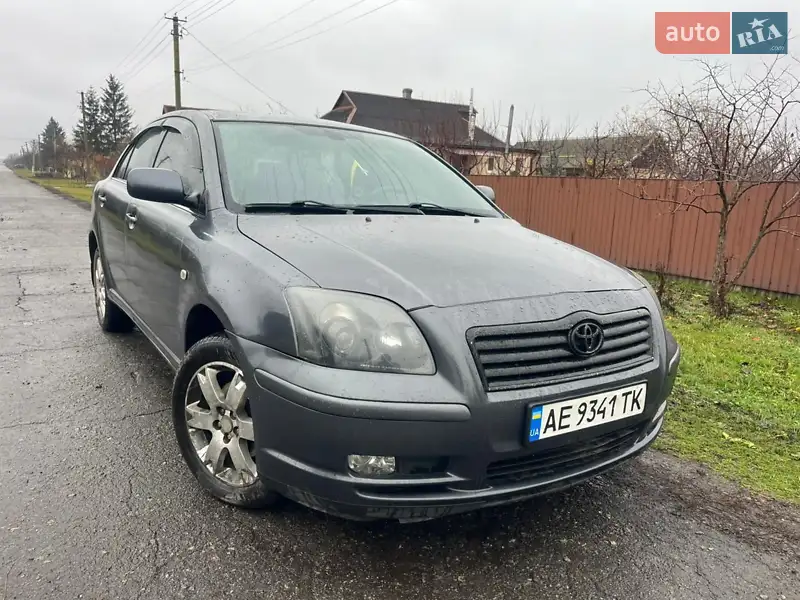 2005 toyota avensis