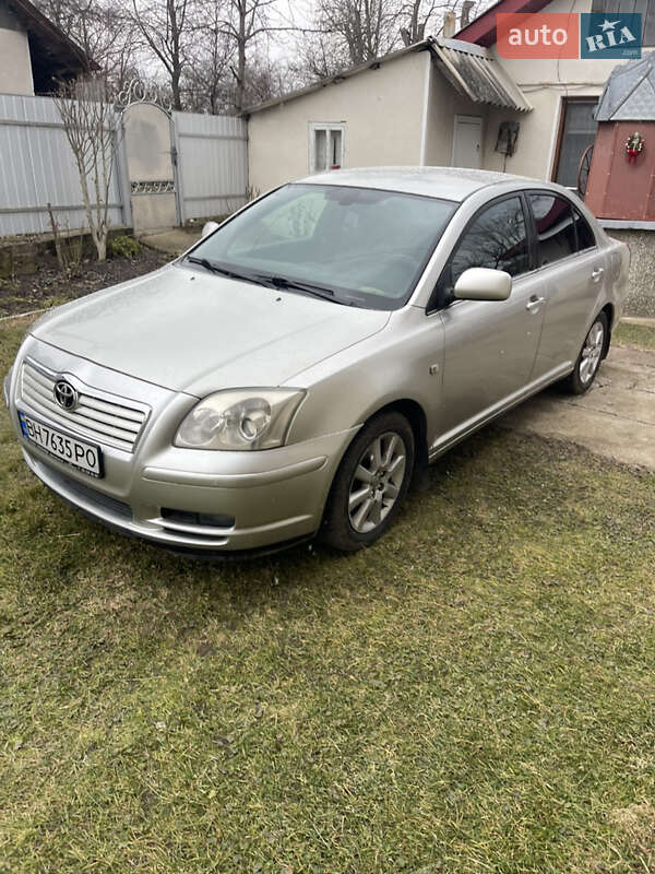 2005 toyota avensis