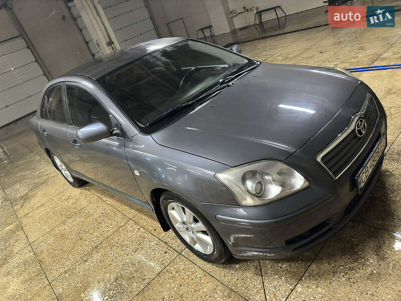 2005 toyota avensis