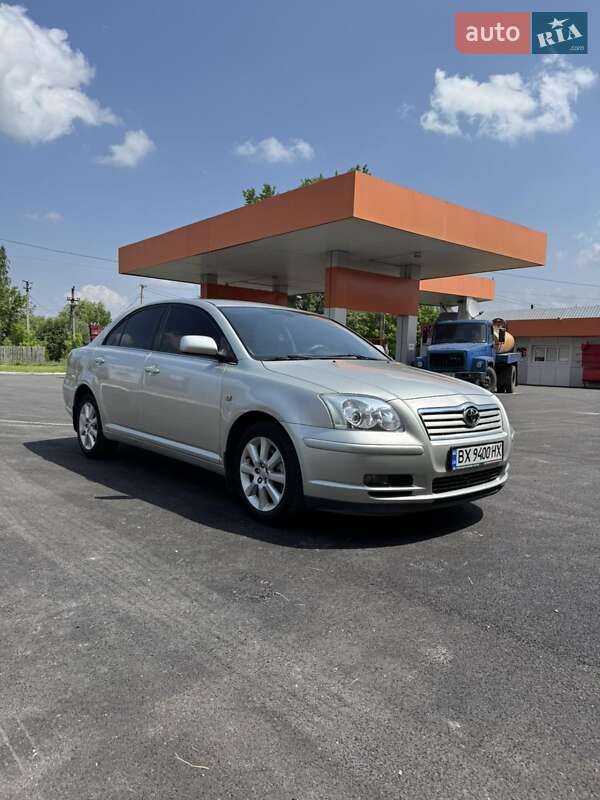 2005 toyota avensis