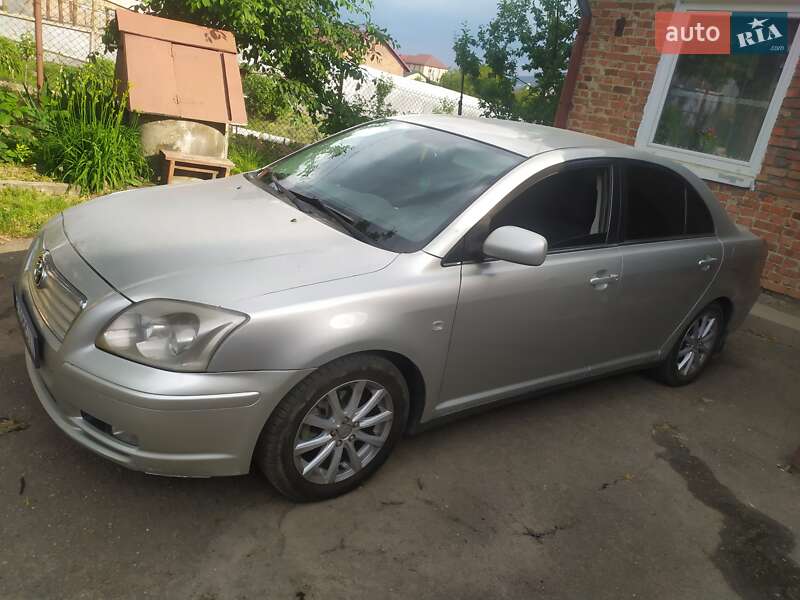 2003 toyota avensis