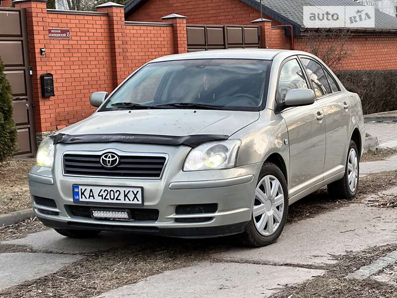 2004 toyota avensis