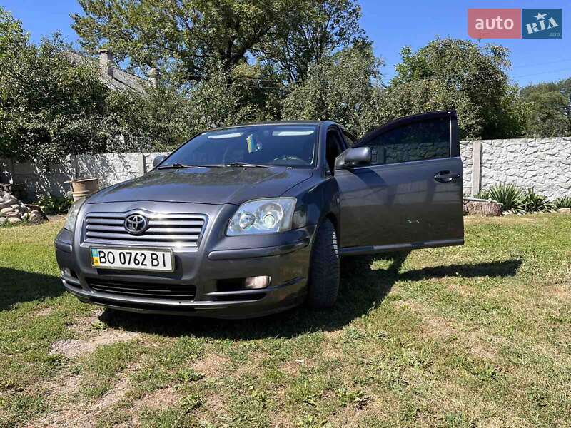 2005 toyota avensis