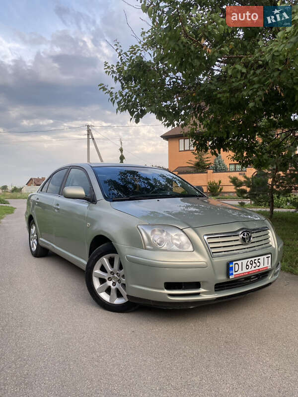 2005 toyota avensis