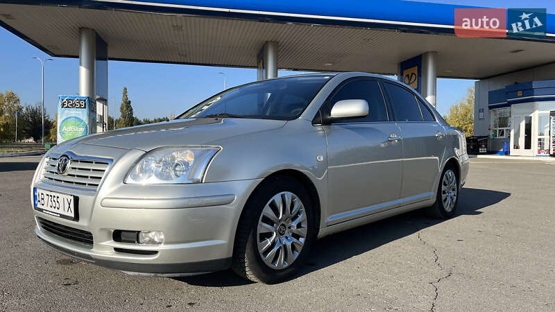 2005 toyota avensis