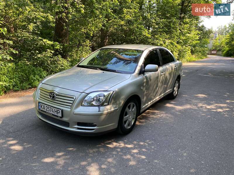 2005 toyota avensis