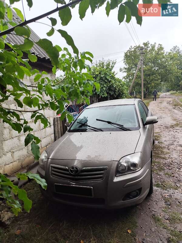 2006 toyota avensis